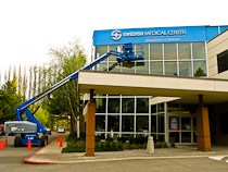 60&rsquo; boom truck used to install window graphics in Issaquah, WA